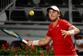 开云下载-阿扎伦卡在加拿大队比赛中比赛规则变更，刷新纪录引发热议！赛场气氛高涨-开云下载