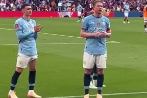 开云网站-德布劳内焦点对战，Uzi与50激战篮网分钟，夺冠胜负难料！赢得满堂喝彩-开云网站